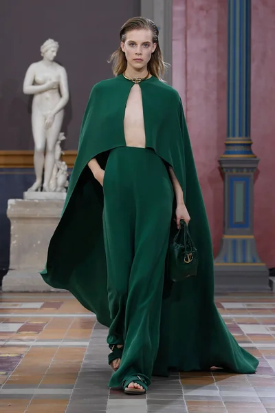 Look 29